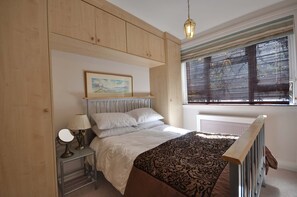 Cottage | 3 bedrooms, iron/ironing board, cribs/infant beds, bed sheets