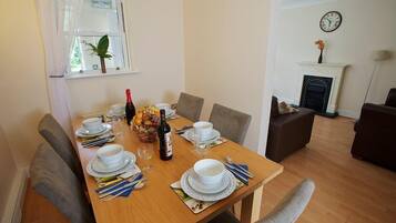 Cottage | Private kitchen | Dishwasher, highchair, cookware/dishes/utensils