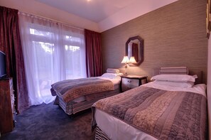 Cottage | 3 bedrooms, individually decorated, individually furnished