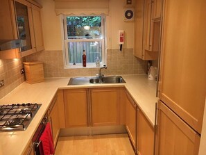 Ferienhaus | Eigene Küche | Geschirrspüler, Hochstuhl, Kochgeschirr/Geschirr/Besteck