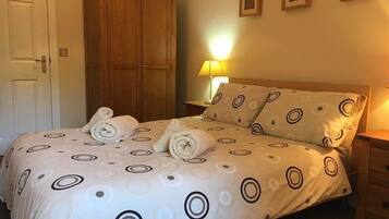 3 bedrooms, iron/ironing board, bed sheets