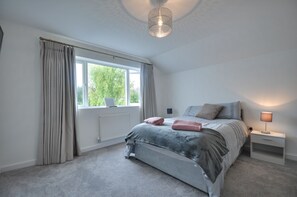 Cottage | 5 bedrooms, iron/ironing board, free WiFi, bed sheets - Serenity (Poole)