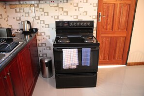 Family Apartment, 2 Bedrooms | Private kitchen