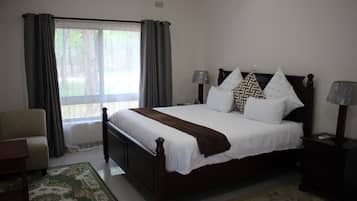 Family Apartment, 2 Bedrooms | 2 bedrooms, down duvets, desk, laptop workspace