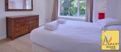 Cottage | 2 bedrooms, cots/infant beds, bed sheets