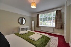3 bedrooms, iron/ironing board, bed sheets - Pippin House (Bournemouth)
