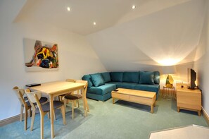 TV, DVD player - Pippin House B (Bournemouth)