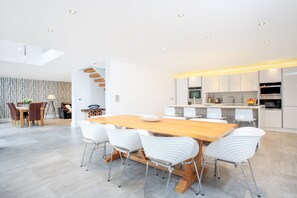 Cottage | Private kitchen | Fridge, microwave, dishwasher, electric kettle - Spyglass (Poole)