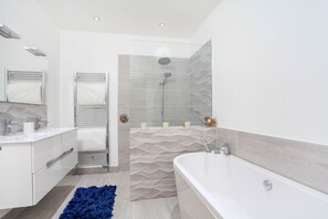Cottage | Bathroom - Spyglass (Poole)
