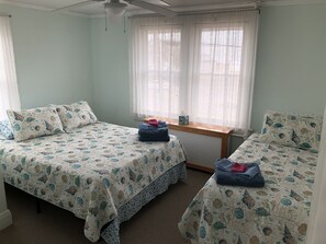 4 bedrooms, free WiFi, bed sheets - Bay View Bungalow by the Pier (Norfolk)