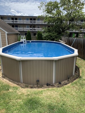 Outdoor pool - Bay View Bungalow by the Pier (Norfolk)