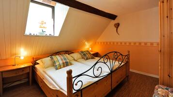 2 bedrooms, in-room safe, iron/ironing board, free WiFi