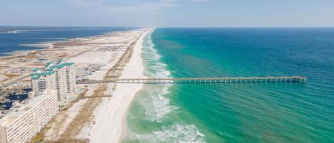 Plage, chaises longues