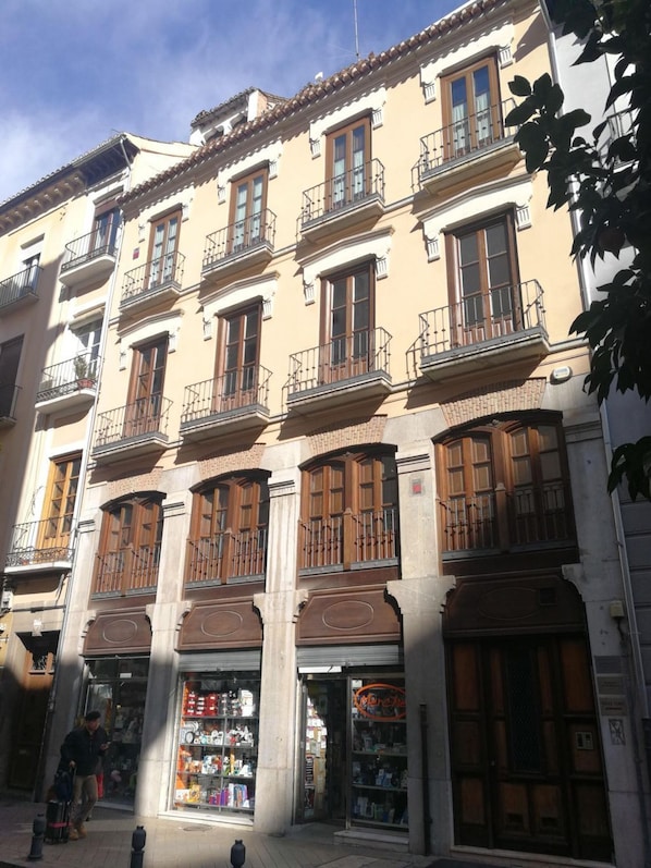 Exterior - Villamena Square (9p) (Granada)