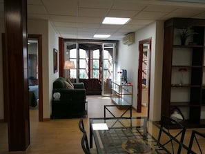 Interior - Villamena Square (9p) (Granada)