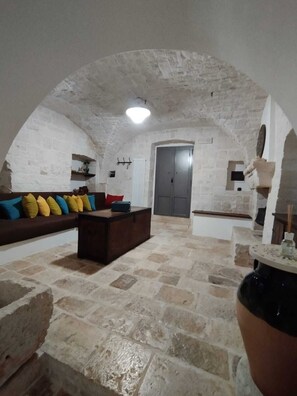 Living area - Trullo Gio Cisternino (Cisternino)