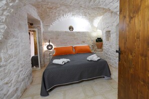 2 bedrooms, iron/ironing board, travel crib, WiFi - Trullo Gio Cisternino (Cisternino)