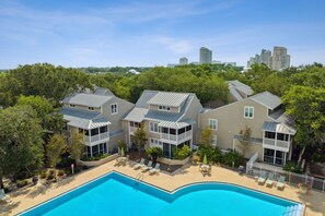 Lämmitetty uima-allas