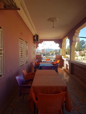 Desayuno de cocina local incluido todos los días