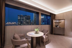 Free minibar, laptop workspace, blackout curtains
