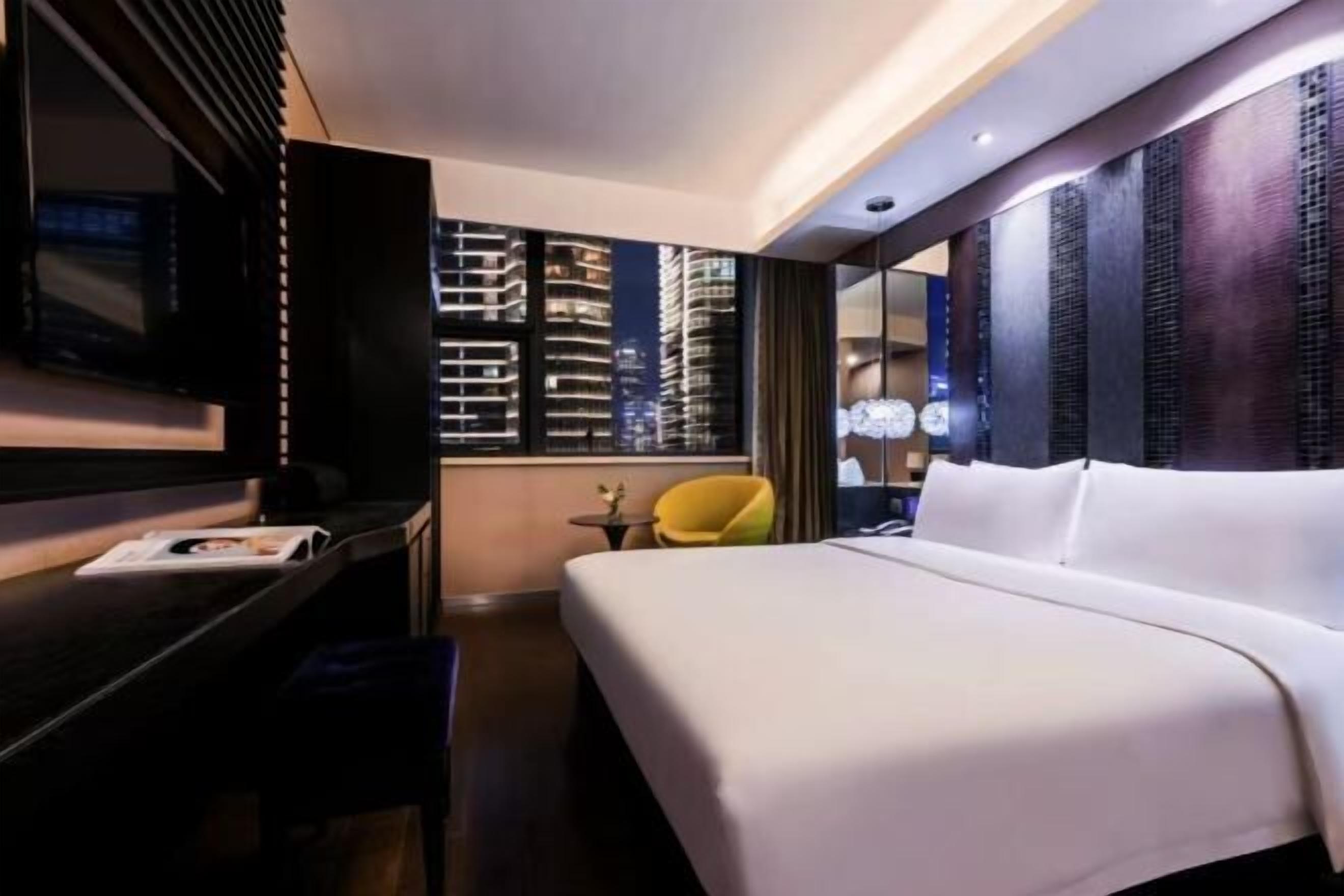 Free minibar, laptop workspace, blackout curtains