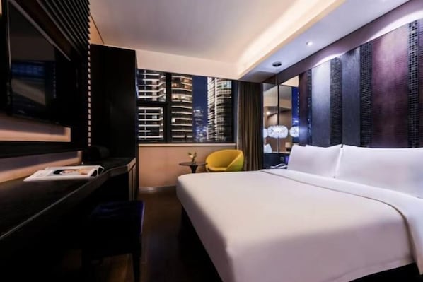 Free minibar, laptop workspace, blackout curtains