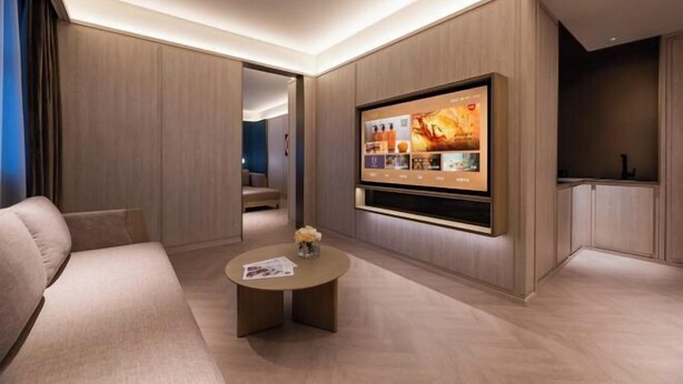 Minibar (free items), laptop workspace, blackout drapes - Crystal Shanghai North Bund (Shanghai)