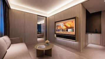 Free minibar, laptop workspace, blackout curtains