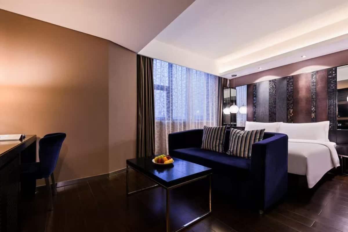 Business Double Room | Minibar (free items), laptop workspace, blackout drapes