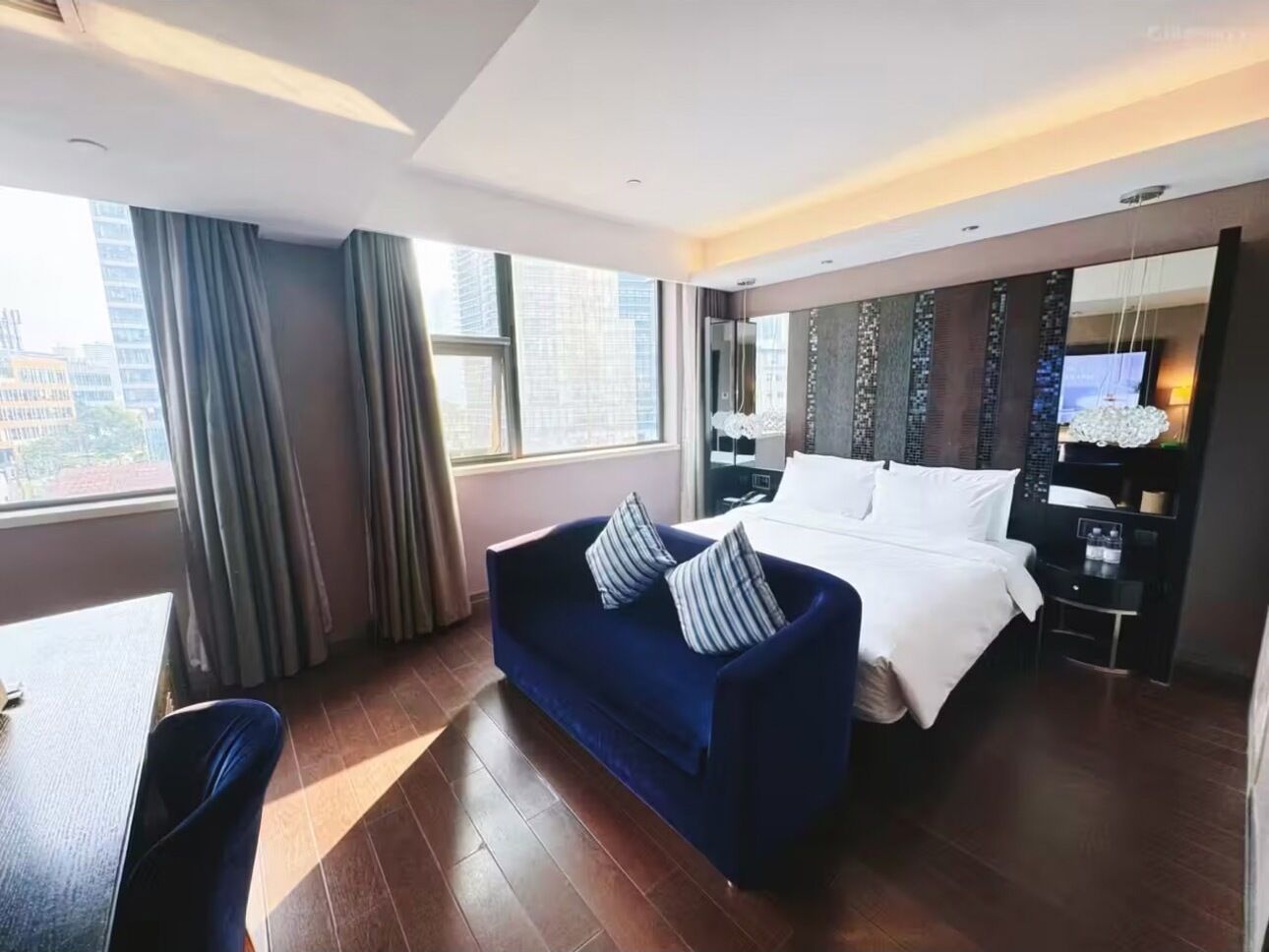 Comfort Single Room | Ruang kerja komputer riba, langsir/tirai gelap terus 