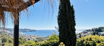 Hus med utsikt over La Herradura-bukten og privat basseng med valgfri naturist