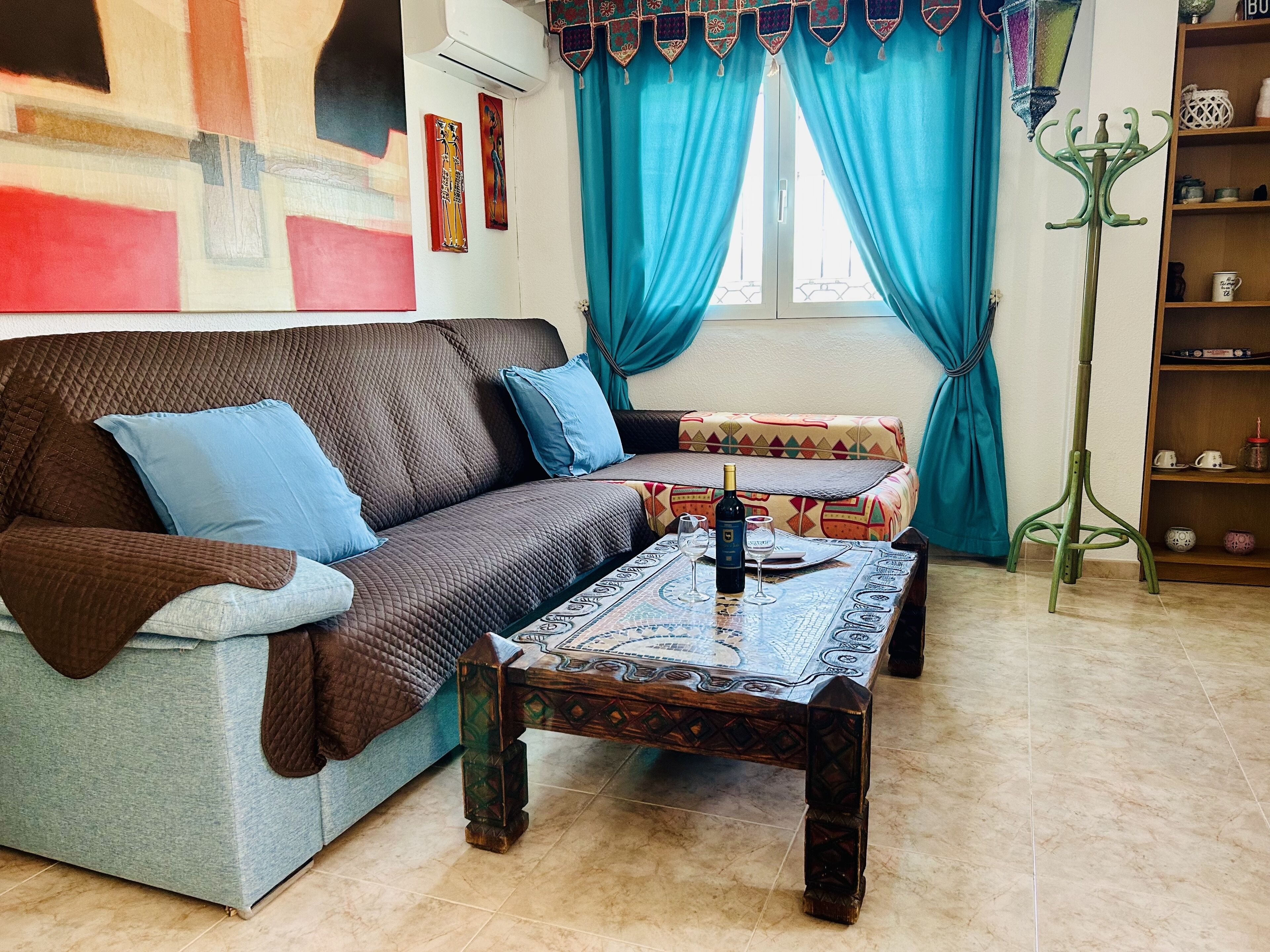 TV connectée, lecteur de DVD, livres, médiathèque