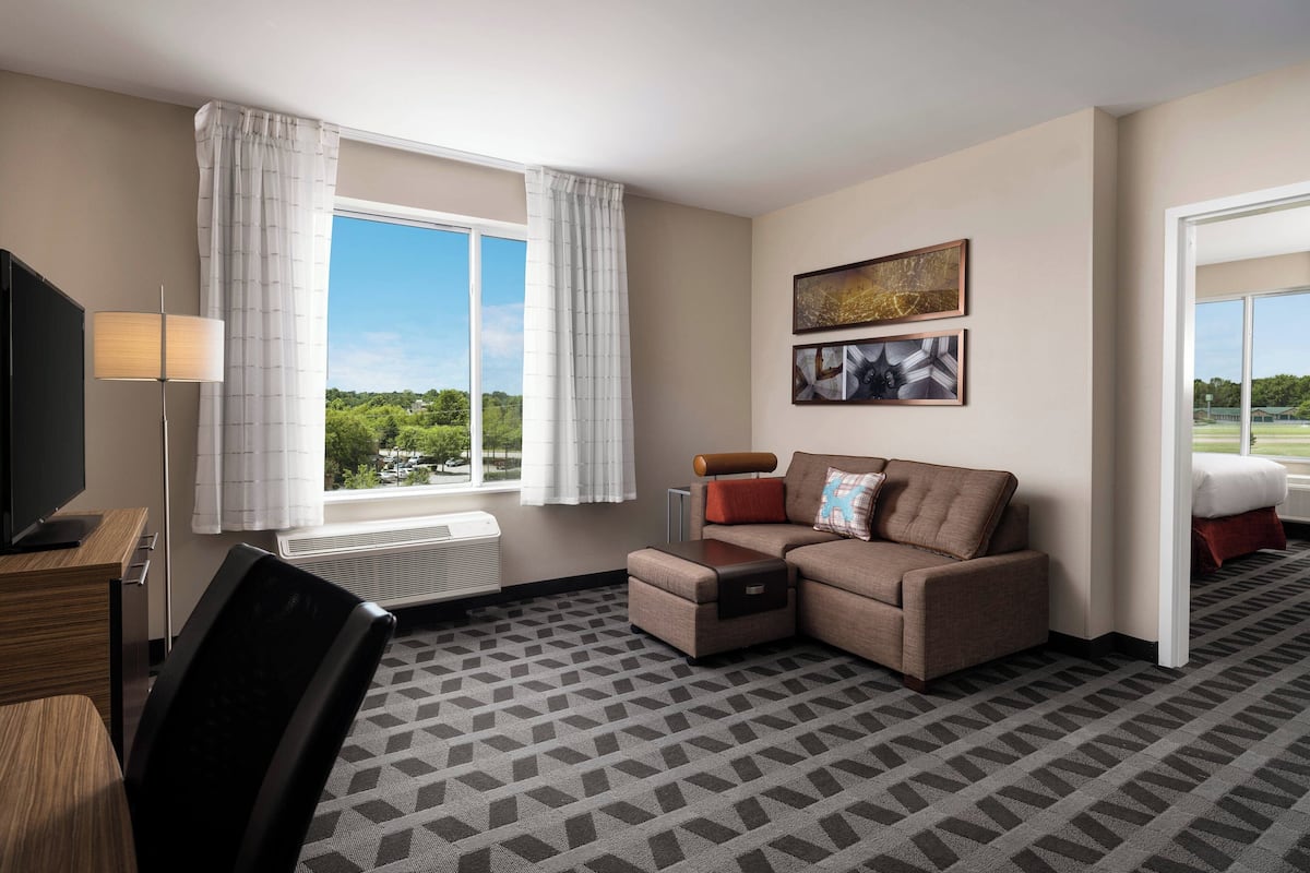 Suite, 1 cama Queen size y sofá cama | Escritorio y espacio para trabajar con laptop
