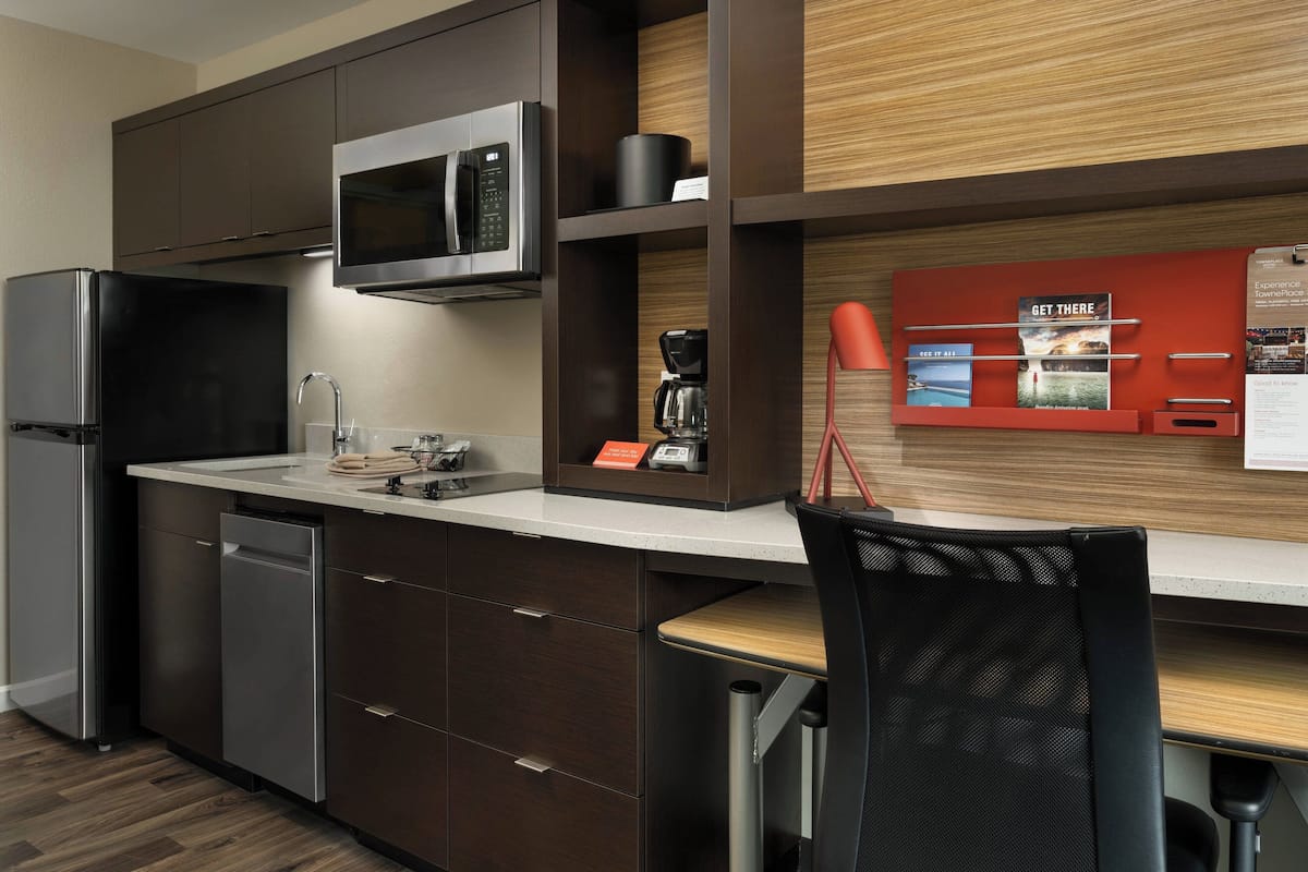 fridge, microwave, stovetop, dishwasher