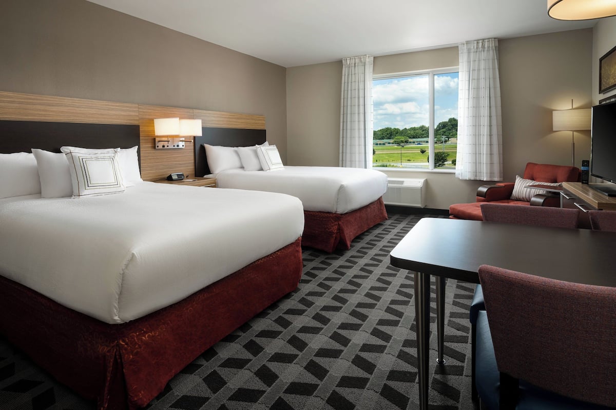 studio, 2 queen beds | desk, laptop workspace, iron/ironing board, cots/infant beds