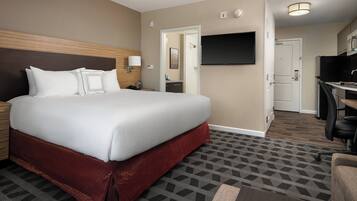 Studio, 1 King Bed with Sofa bed | Desk, laptop workspace, iron/ironing board, free WiFi