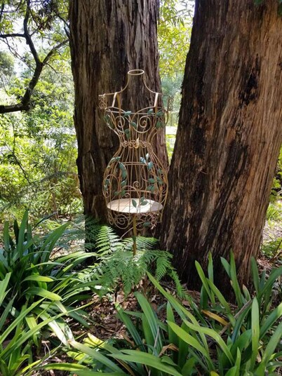 Funky, art-inspired holiday apartment | Emerald, Vic