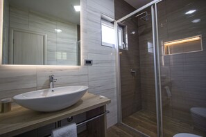 Badewanne, Haartrockner, Bidet, Handtücher