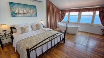 3 quartos, cofres nos quartos, ferros/tábuas de passar roupa