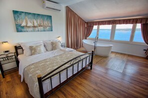 3 bedrooms, in-room safe, iron/ironing board, free WiFi