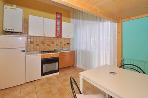 Appartamento, 1 camera da letto | Angolo cottura privato | Frigorifero con congelatore, forno, piano cottura