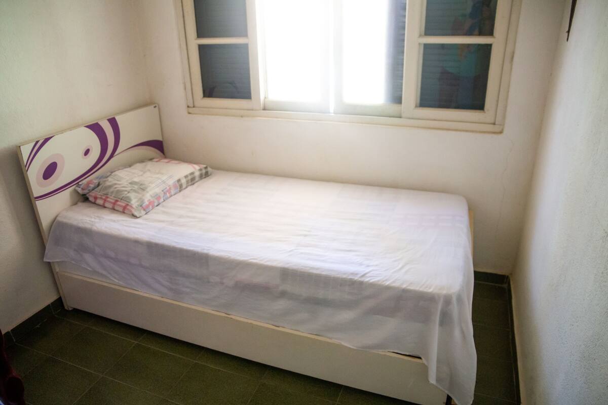 Free WiFi, bed sheets