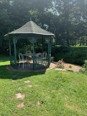 Exterior - Le Moulin Bleu (Saint-Cyr-sous-Dourdan)