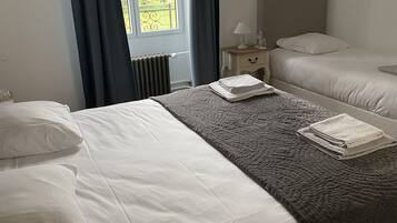 Comfort Room (Poly) | Individually decorated, individually furnished, iron/ironing board
