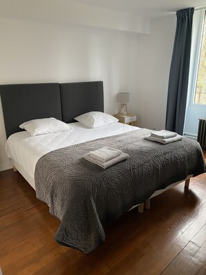 Comfort Room (Poly) | Individually decorated, individually furnished, iron/ironing board - Le Moulin Bleu (Saint-Cyr-sous-Dourdan)