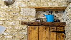 Unclassified image, 4 of 18, button - Tump Cottage (Stonehouse)