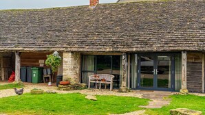 Unclassified image, 3 of 18, button - Tump Cottage (Stonehouse)