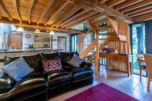 Living area - Tinkley Cottage (Stonehouse)