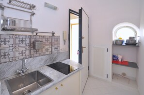 Apartamento, 1 quarto | Cozinha privada | Geladeira grande, micro-ondas, cooktop, chaleira elétrica