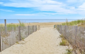 On the beach - Comfortable & Relaxing 2 BR 2 BA Oceanfront Condo with Amazing Ocean Views. (Ocean City)